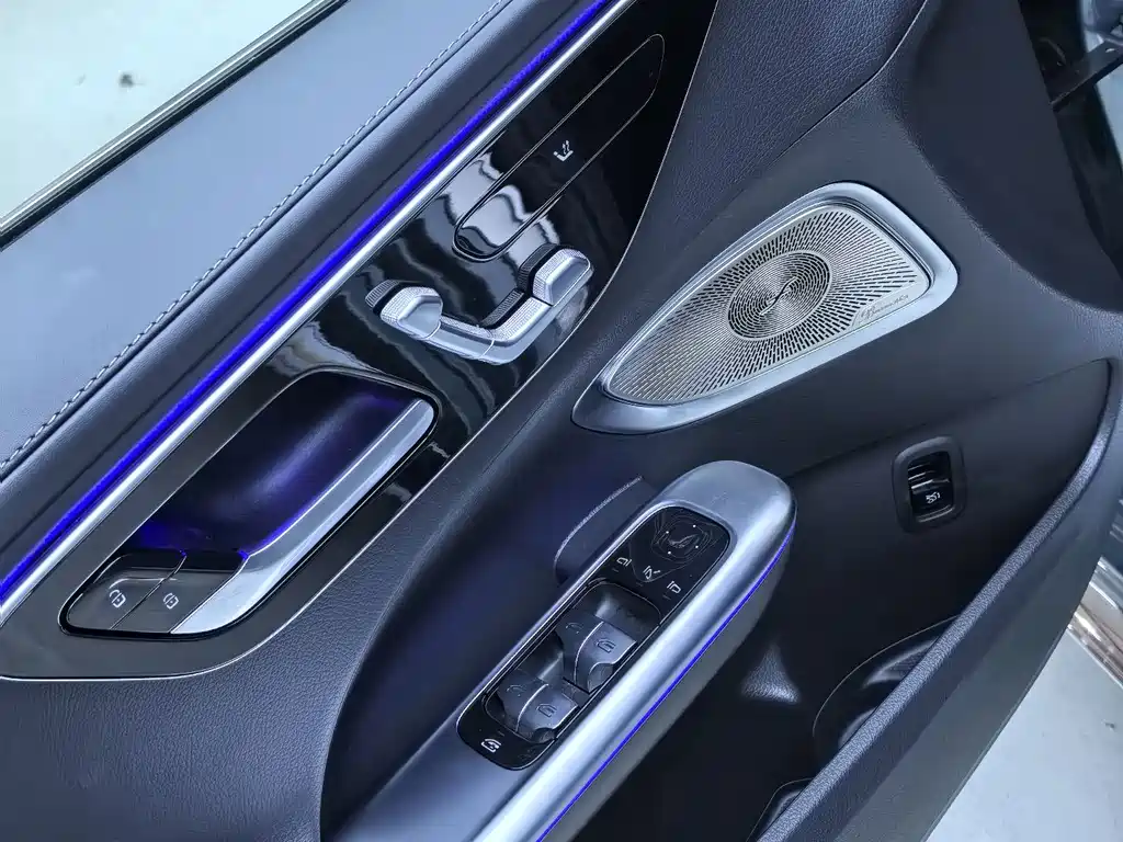 Mercedes-Benz C-Class — миниатюра 8