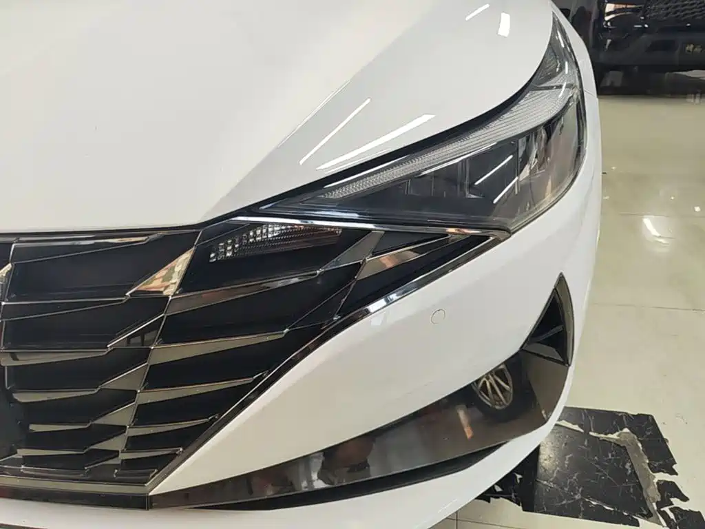 Hyundai Elantra — миниатюра 24