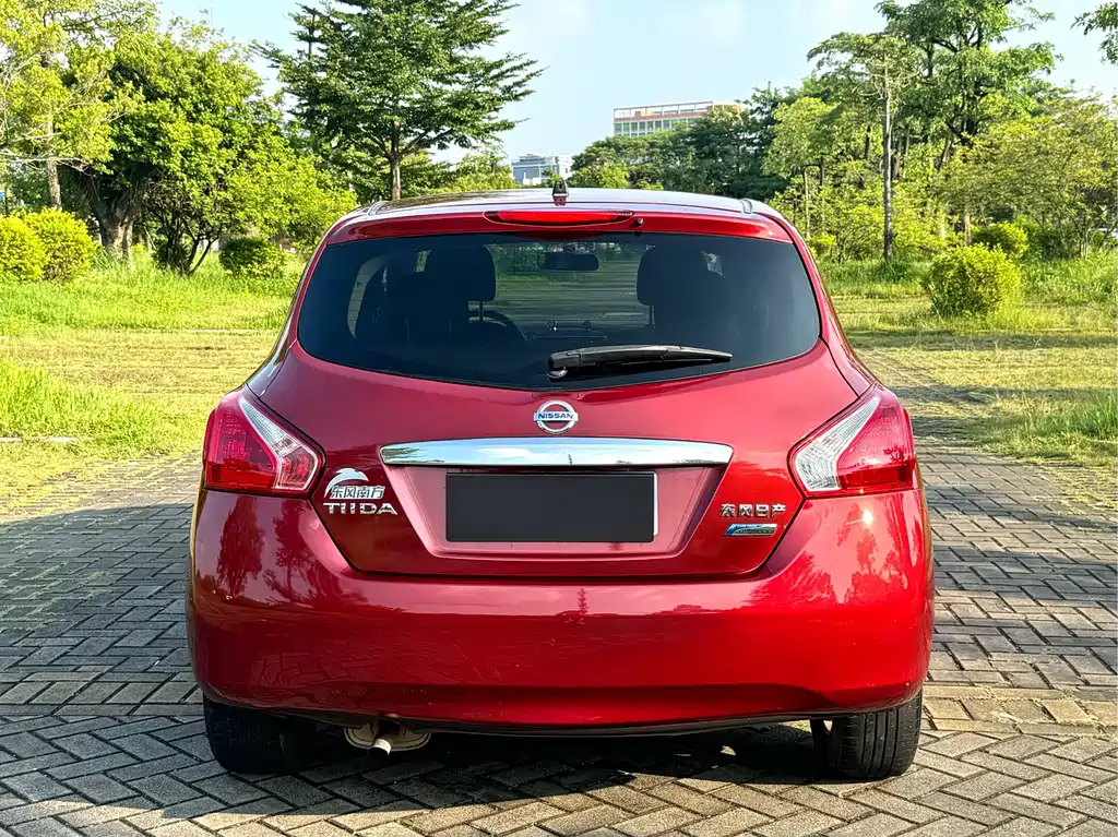 Nissan Tiida — миниатюра 13
