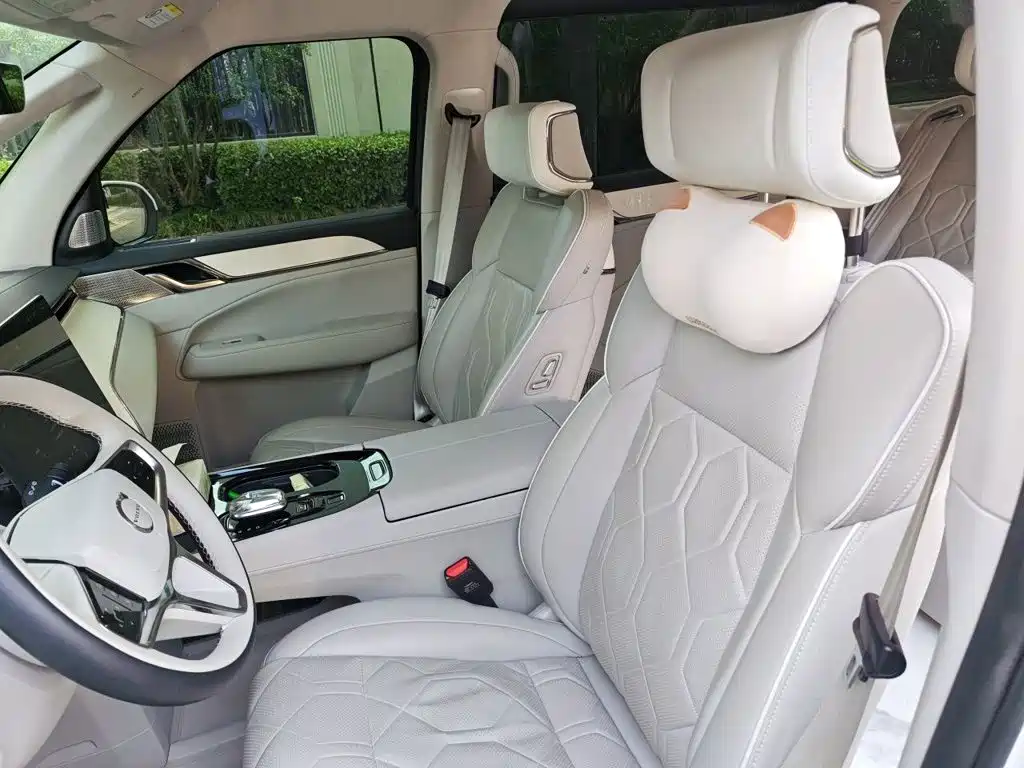 Volvo EM90 — миниатюра 11
