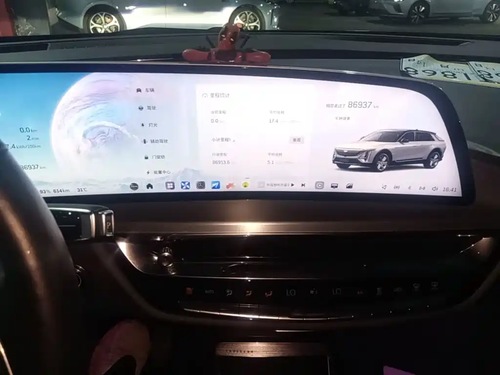 Cadillac Lyriq — миниатюра 13