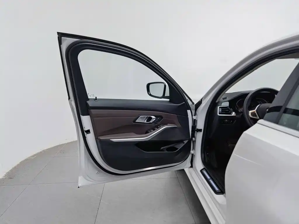 BMW 3 Series — миниатюра 8
