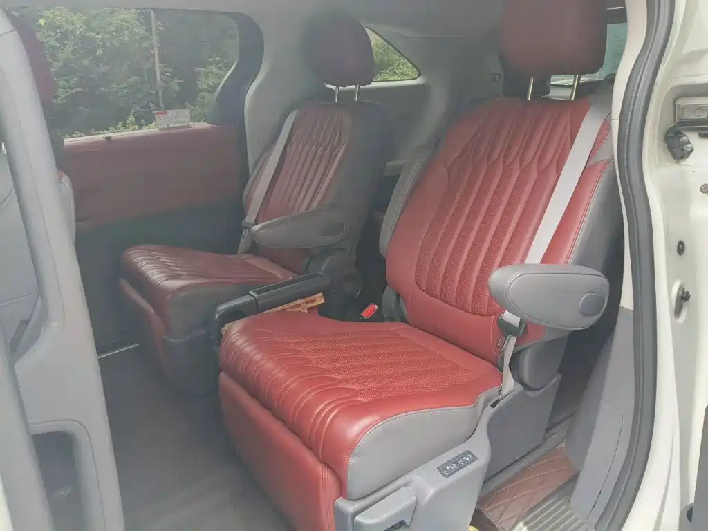 Toyota Granvia — миниатюра 15