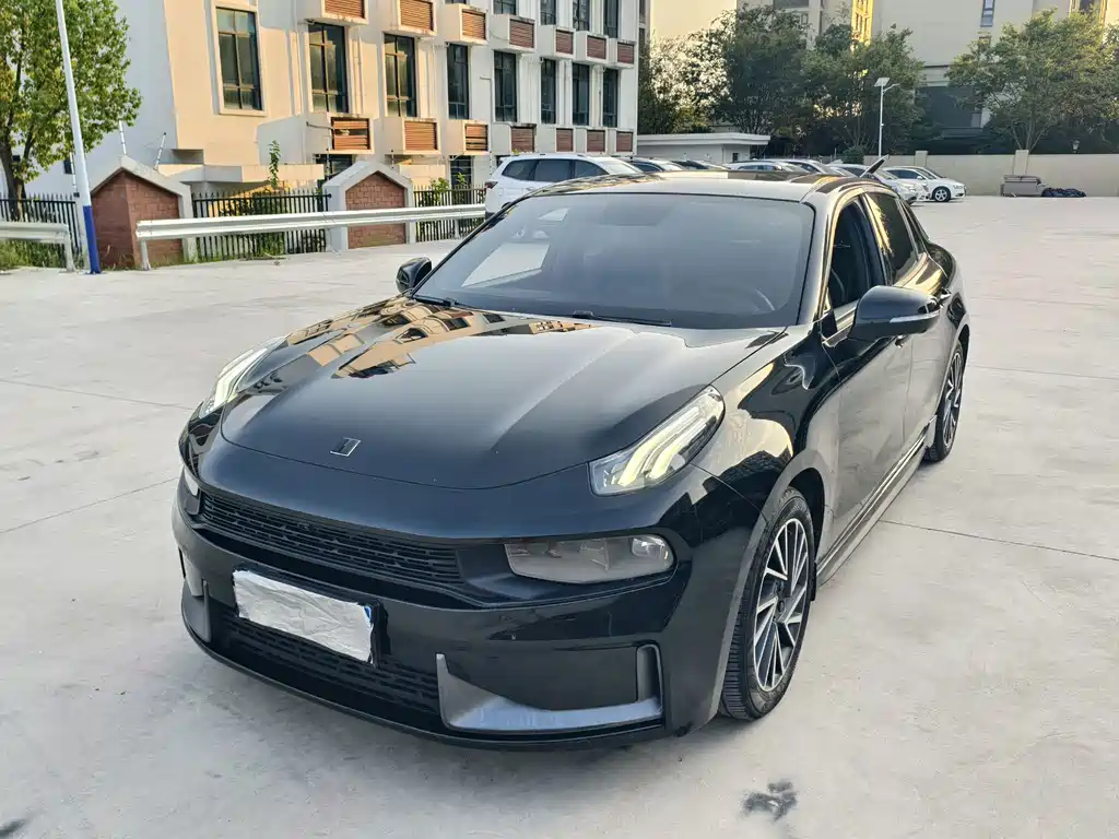 Lynk & Co 03