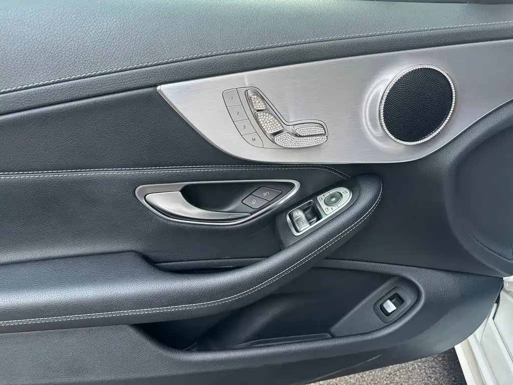 Mercedes-Benz C-Class (Import) — миниатюра 8