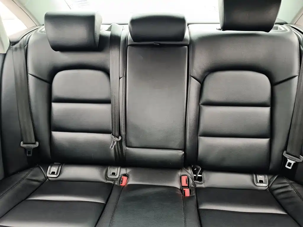 Audi A4L — миниатюра 8