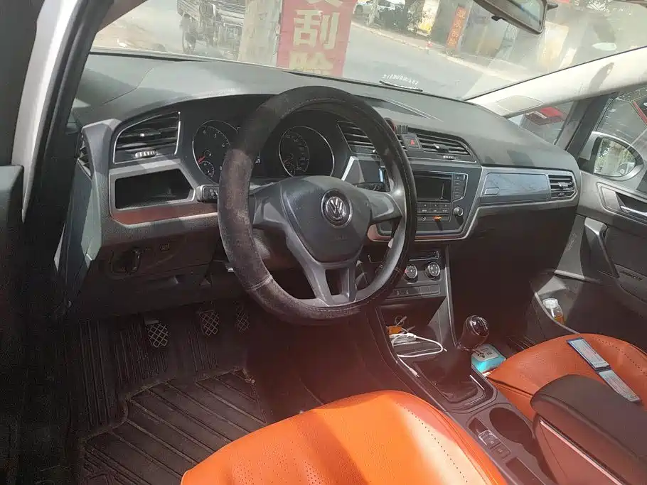 Volkswagen Touran — миниатюра 12