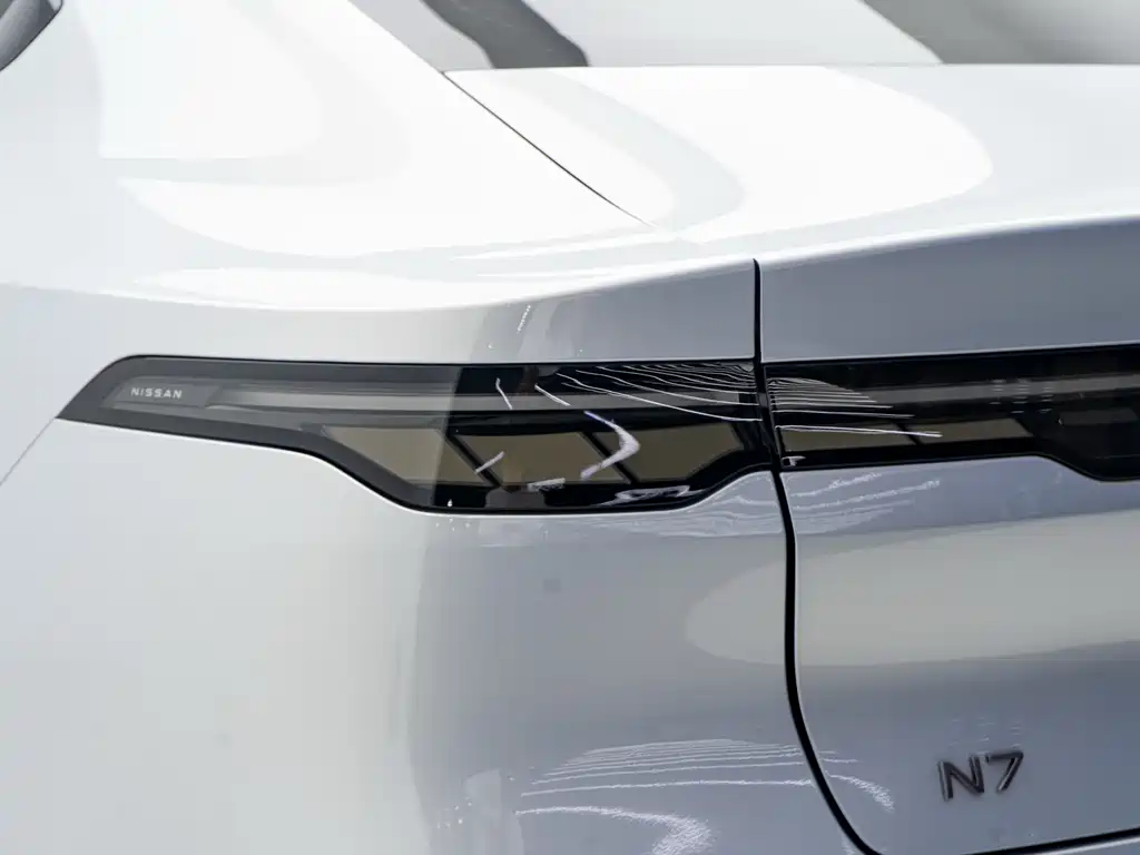 NISSAN N7