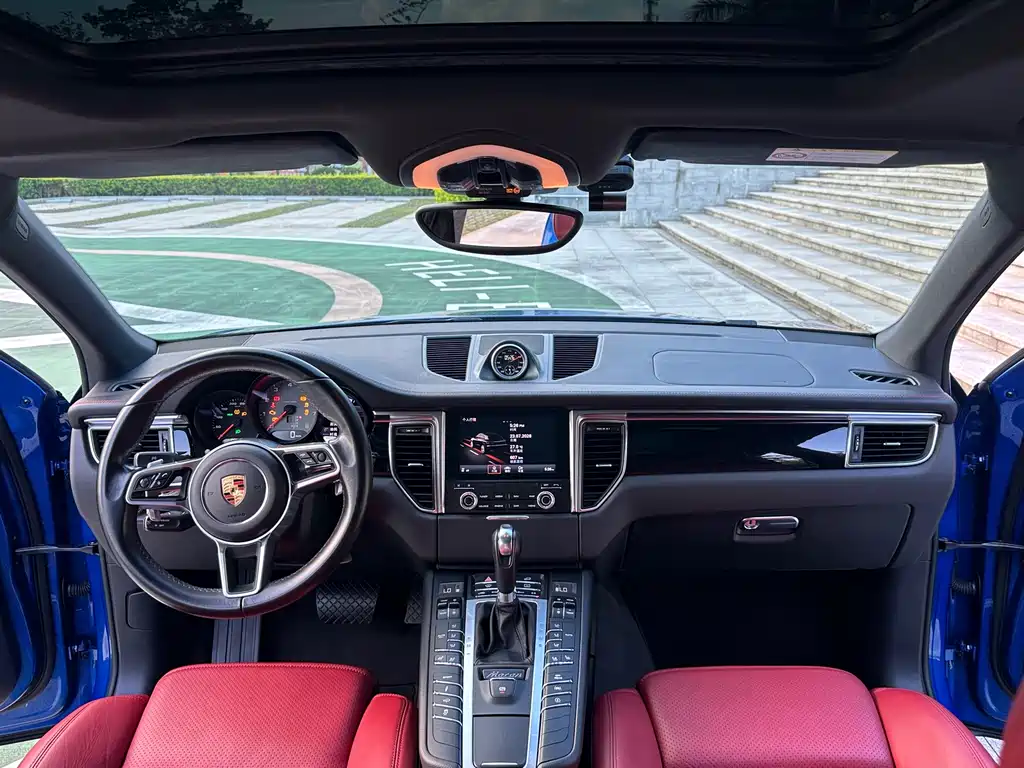 Porsche Macan — миниатюра 4