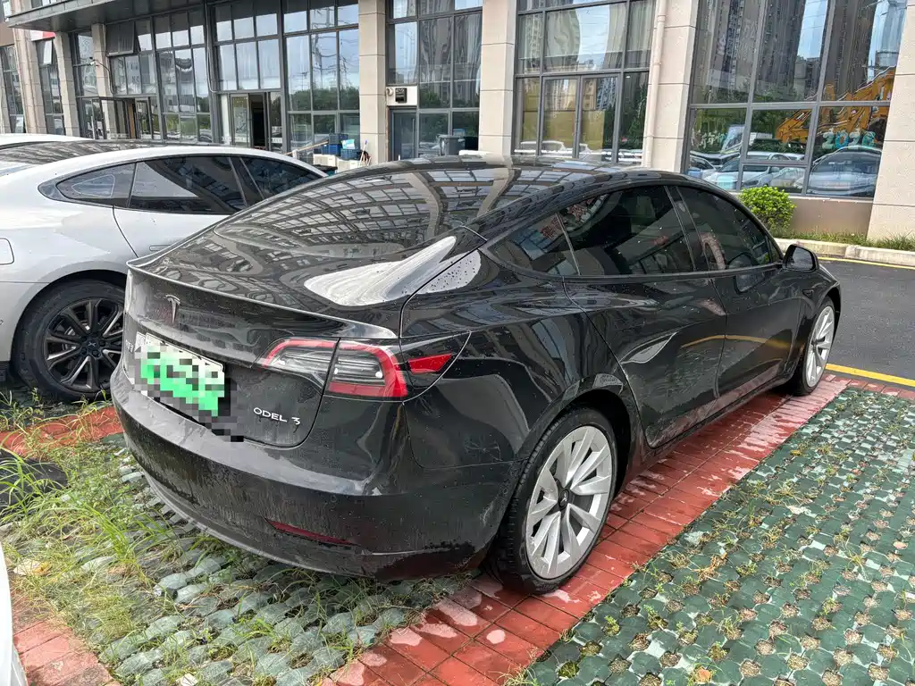 Tesla Model 3 — миниатюра 11