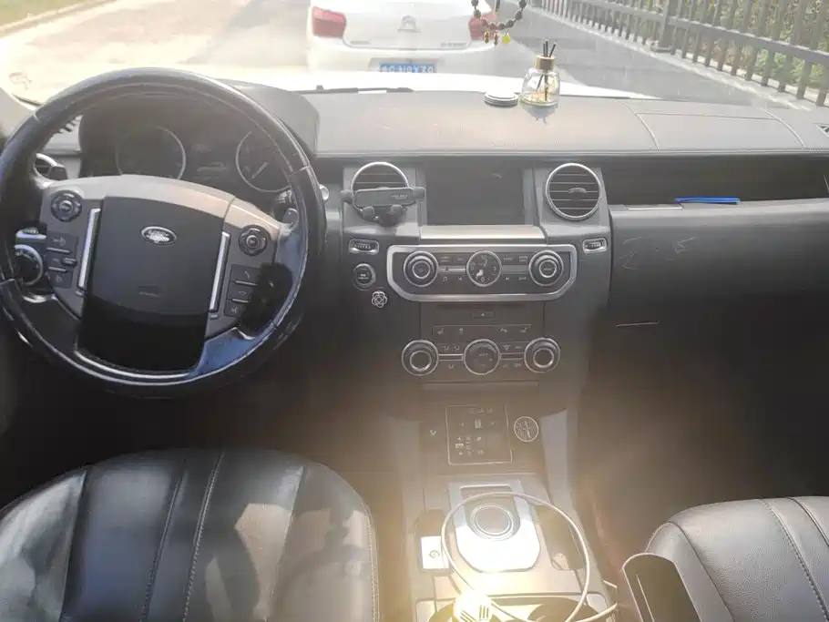 Land Rover Discovery — миниатюра 12