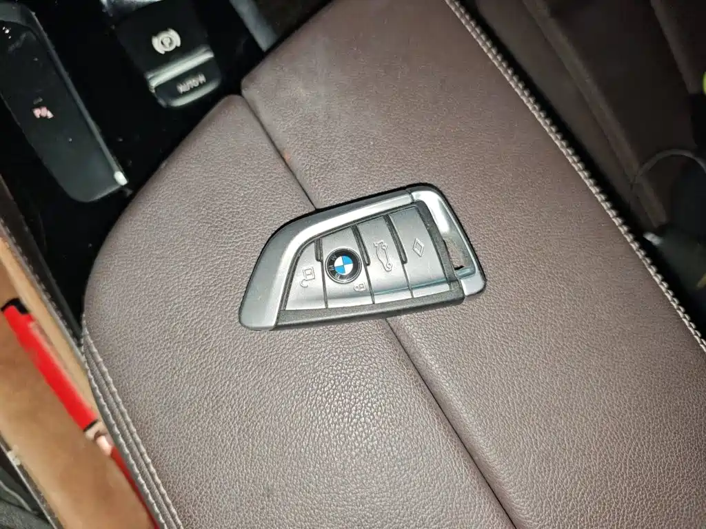 BMW 5 Series — миниатюра 12