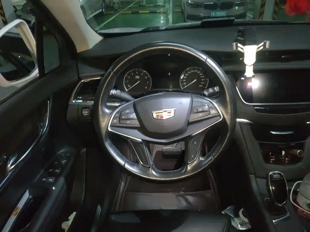 Cadillac XT5 — миниатюра 3
