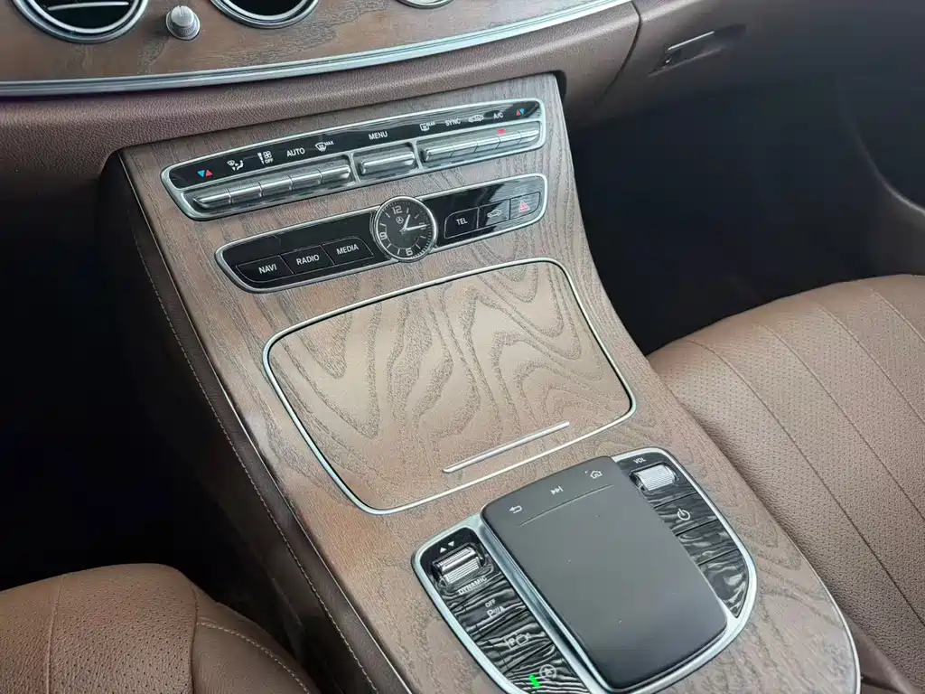Mercedes-Benz E-Class — миниатюра 16