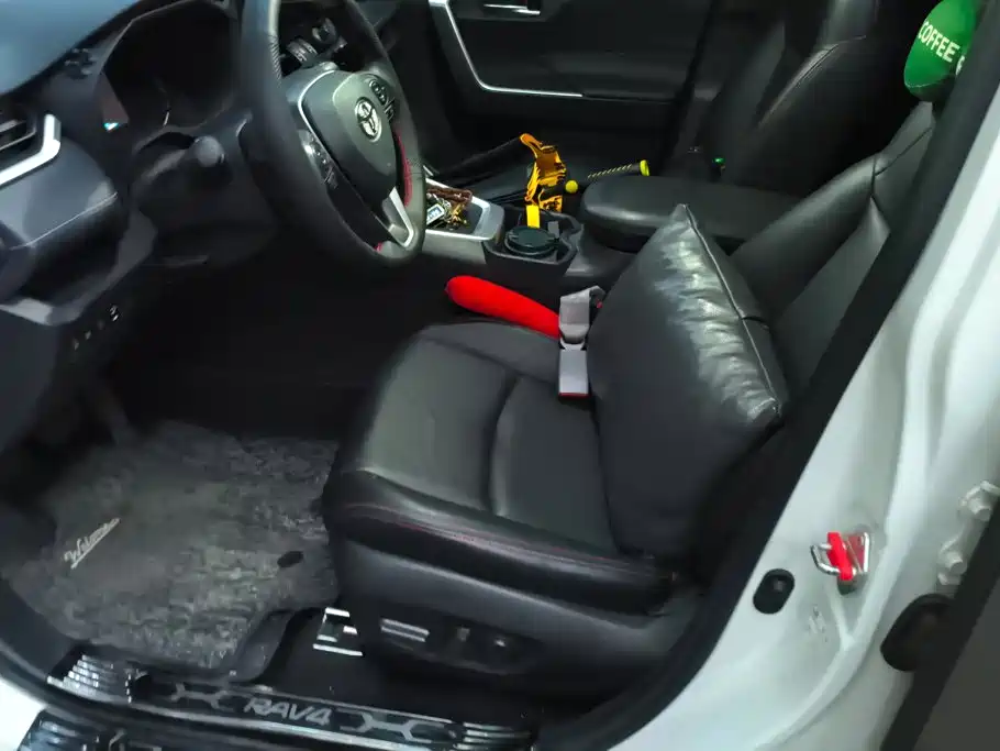 Toyota RAV4 — миниатюра 9