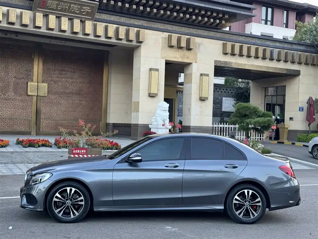 Mercedes-Benz C-Class — миниатюра 12