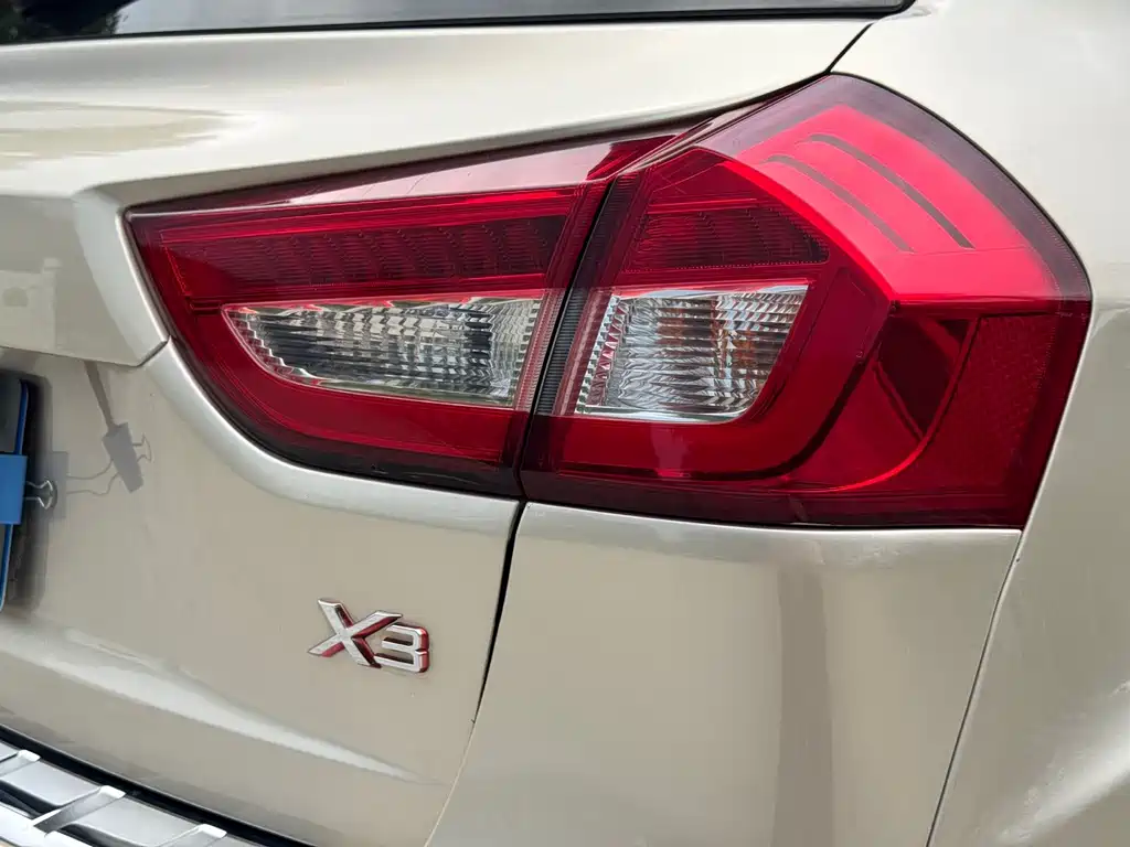 Geely Vision X3 — миниатюра 12
