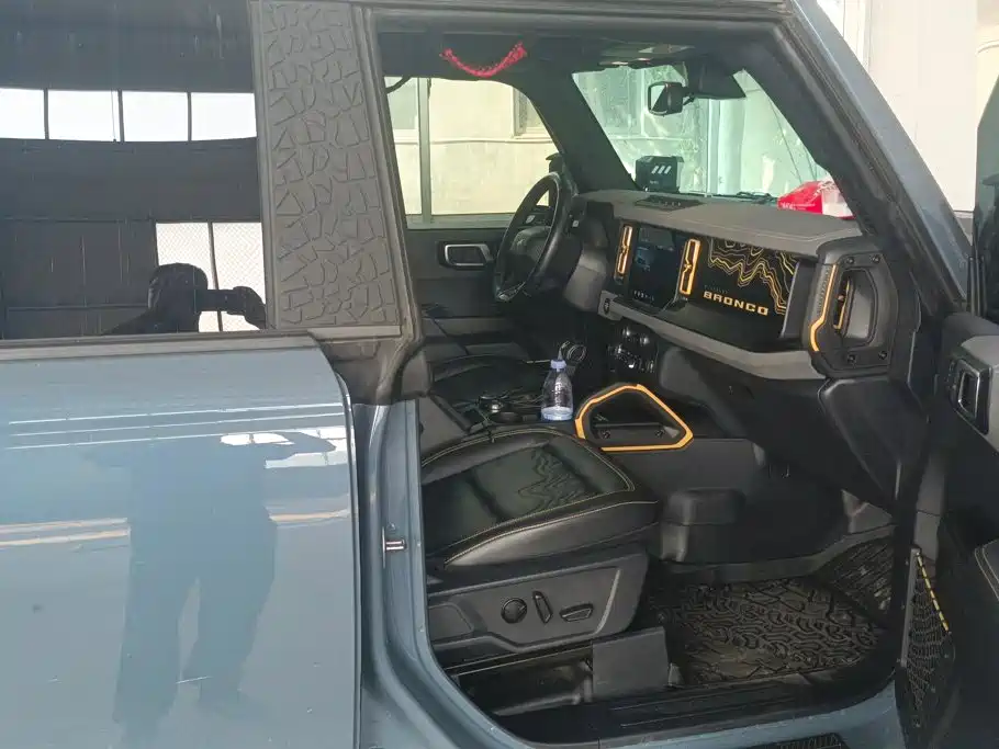 Ford Bronco — миниатюра 8