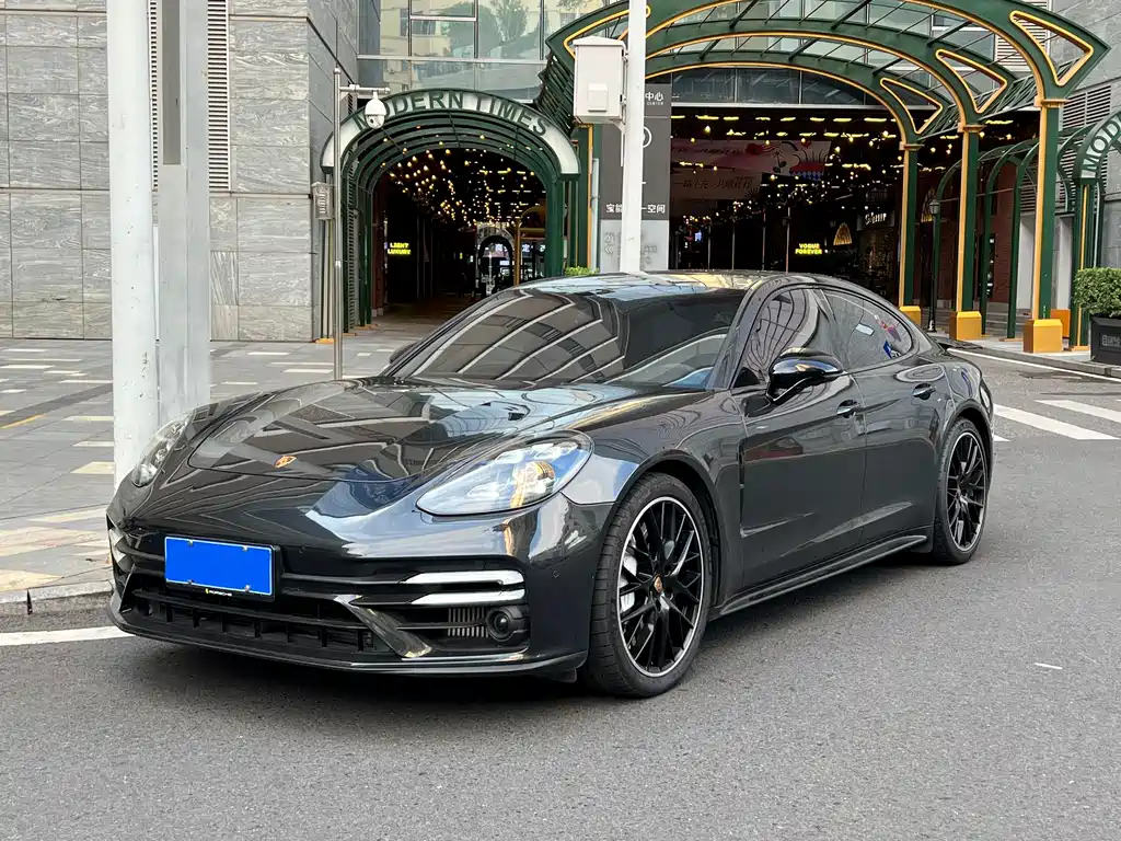 PORSCHE PANAMERA