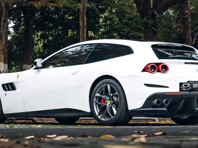 Ferrari GTC4Lusso — миниатюра 3