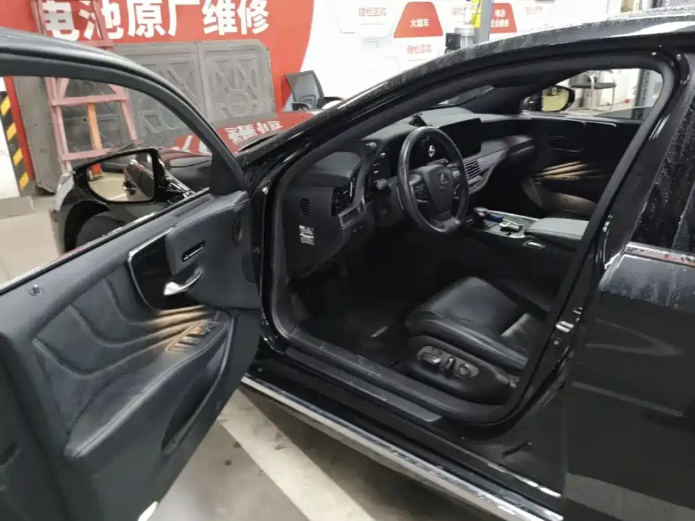 Lexus LS — миниатюра 3