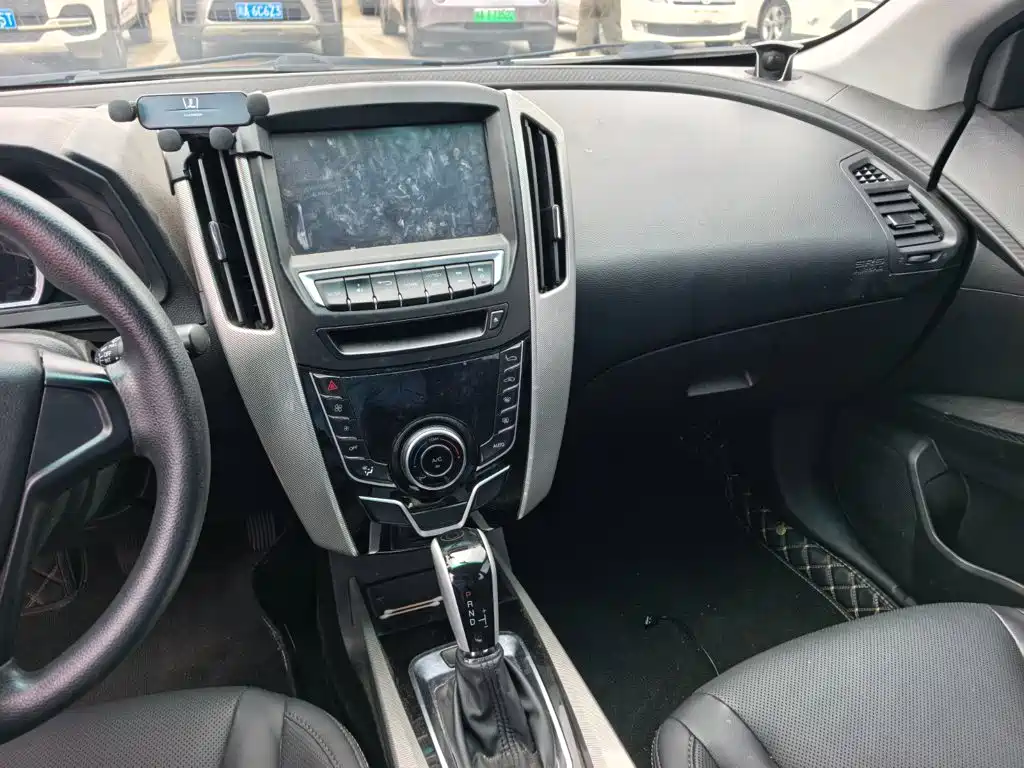 Luxgen U6 — миниатюра 11