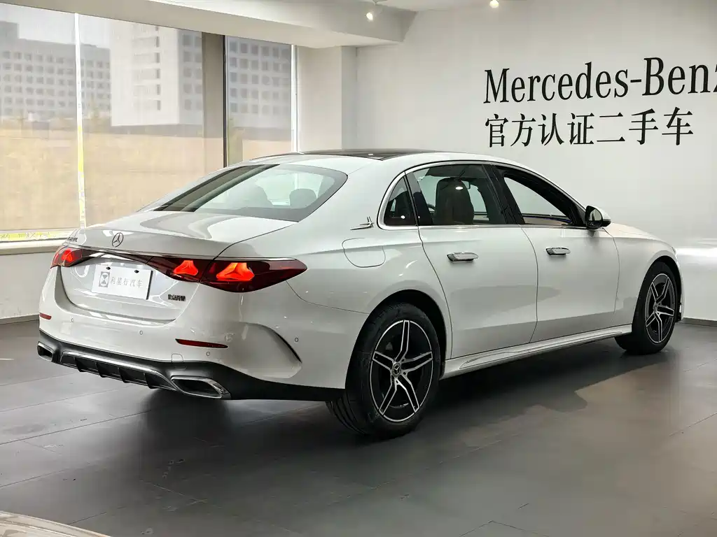 Mercedes-Benz E-Class — миниатюра 13