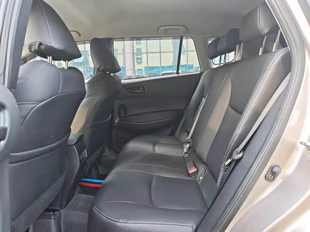 Toyota Corolla Cross — миниатюра 9
