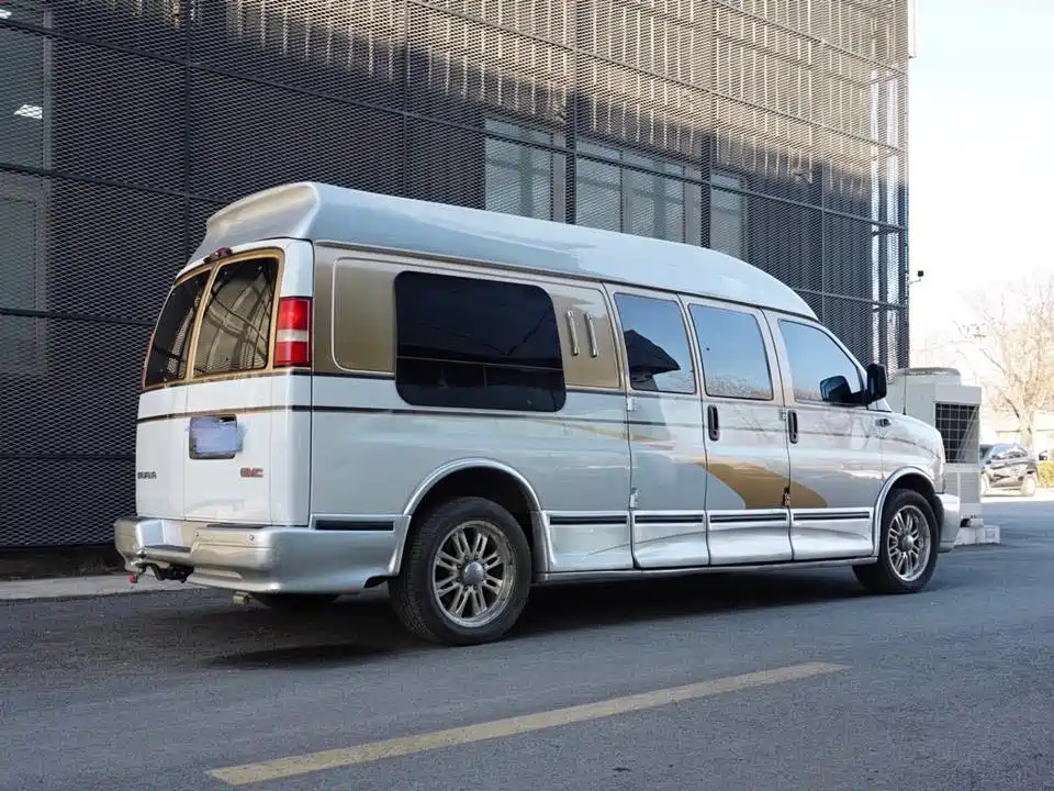 GMC Savana — миниатюра 5