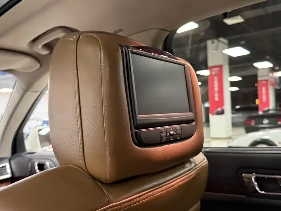 Lincoln MKT — миниатюра 15