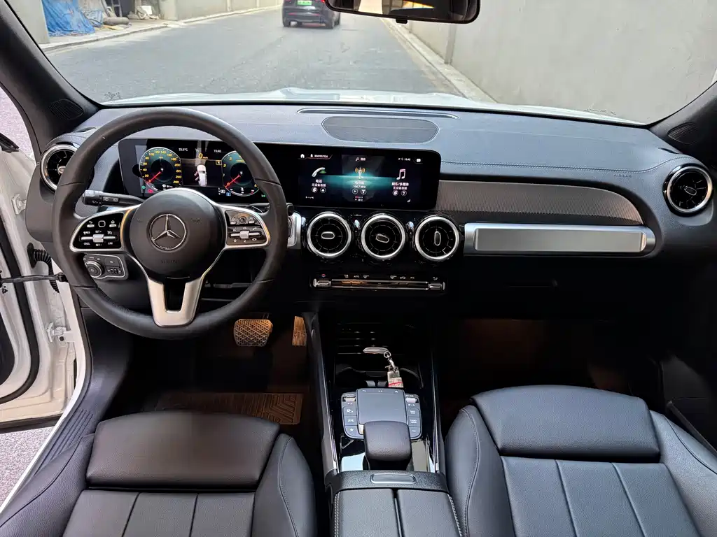 Mercedes-Benz GLB — миниатюра 8