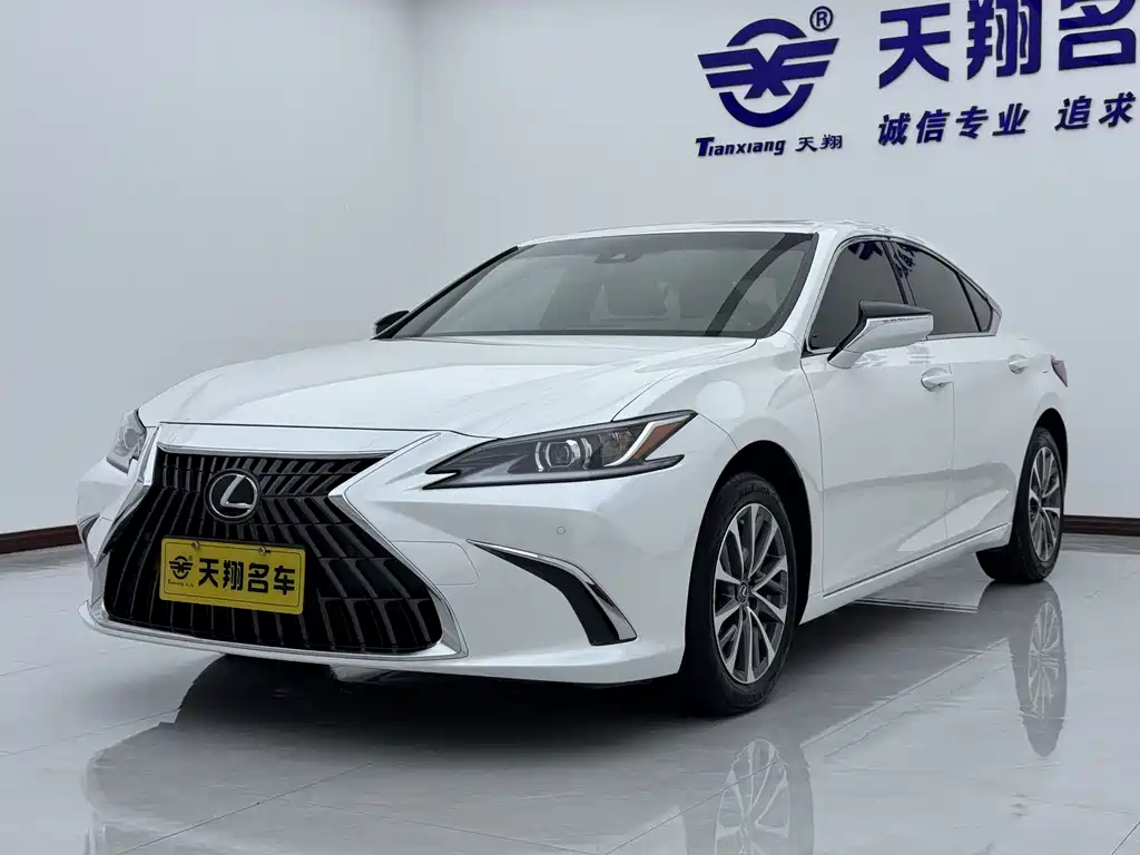 Lexus ES 2024