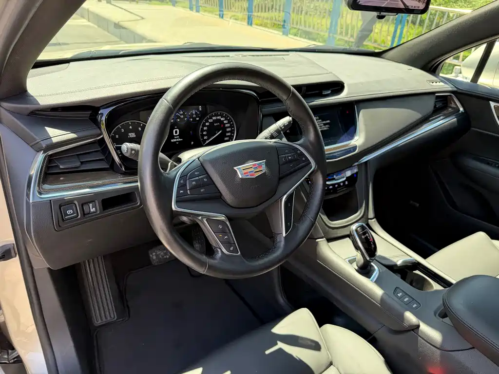 Cadillac XT5 2016 28T Lead