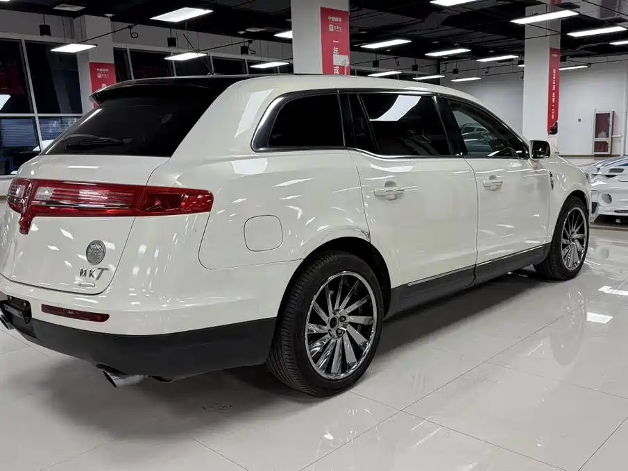 Lincoln MKT — миниатюра 6