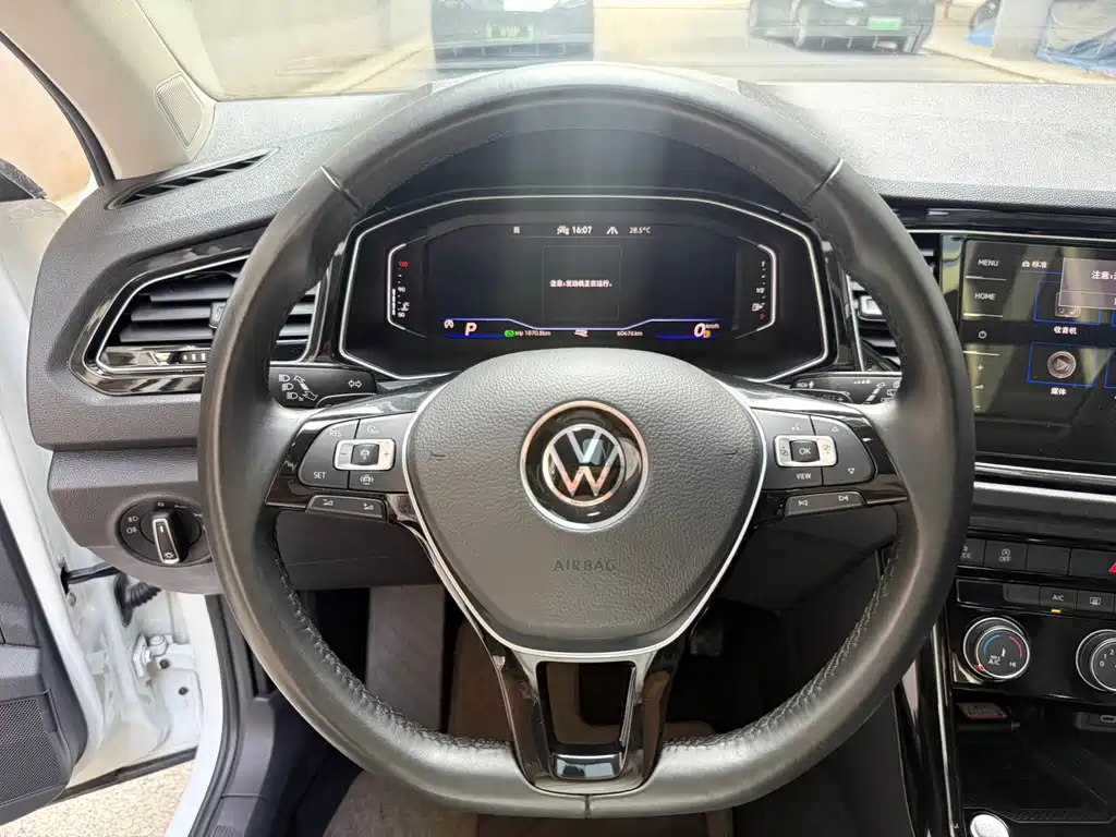 Volkswagen T-Roc — миниатюра 11