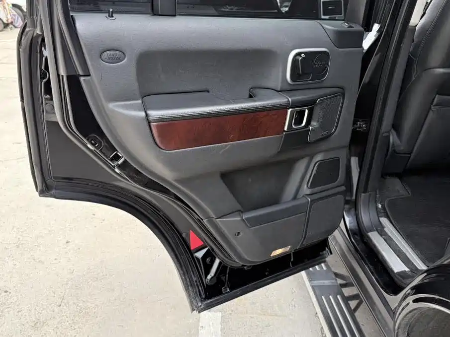 Land Rover Range Rover — миниатюра 12