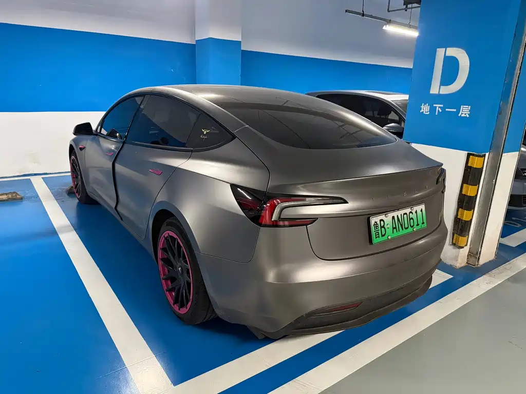 Tesla Model 3 — миниатюра 3