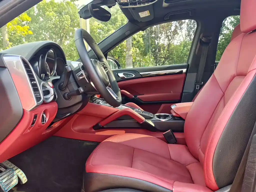 Porsche Cayenne — миниатюра 6