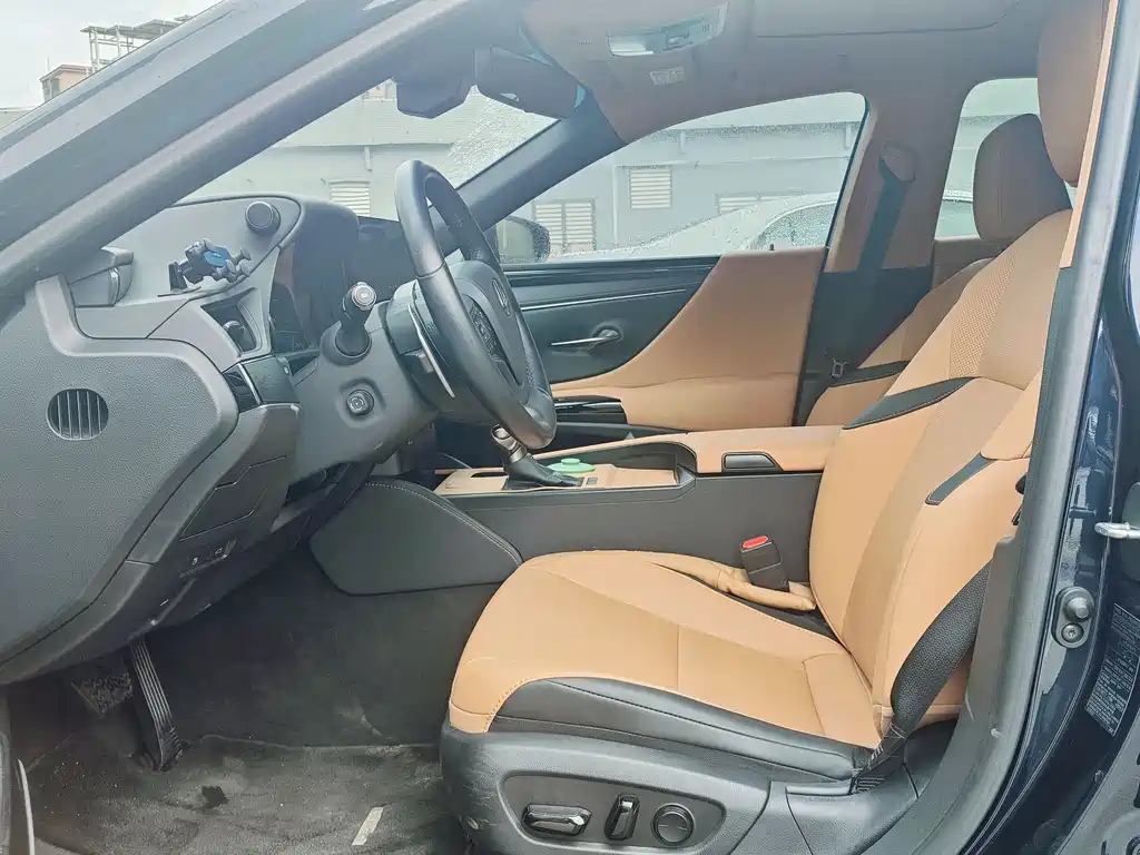 Lexus ES 2023 200
