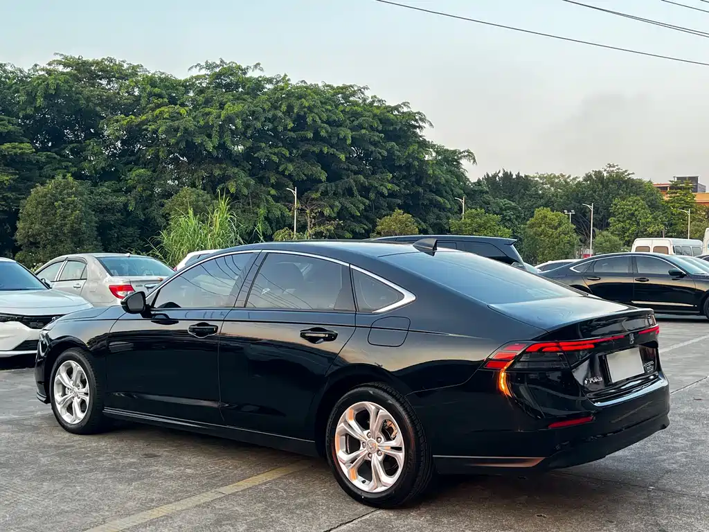 Honda Accord — миниатюра 9