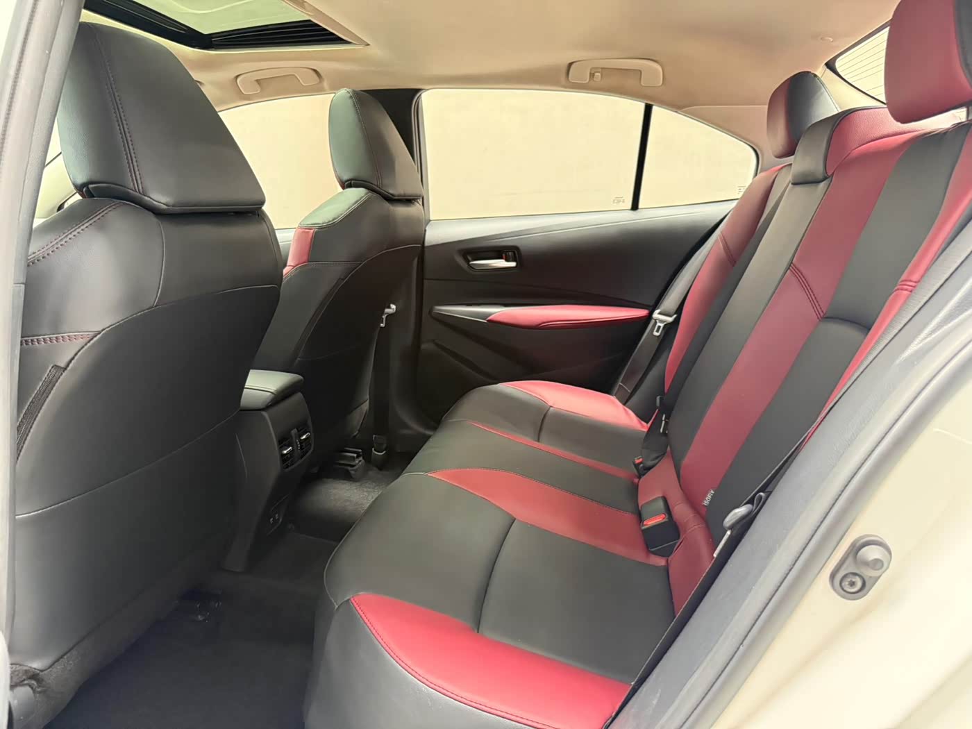 Toyota Corolla 1.5 л 2022 г. Белый, пробег 36000 км