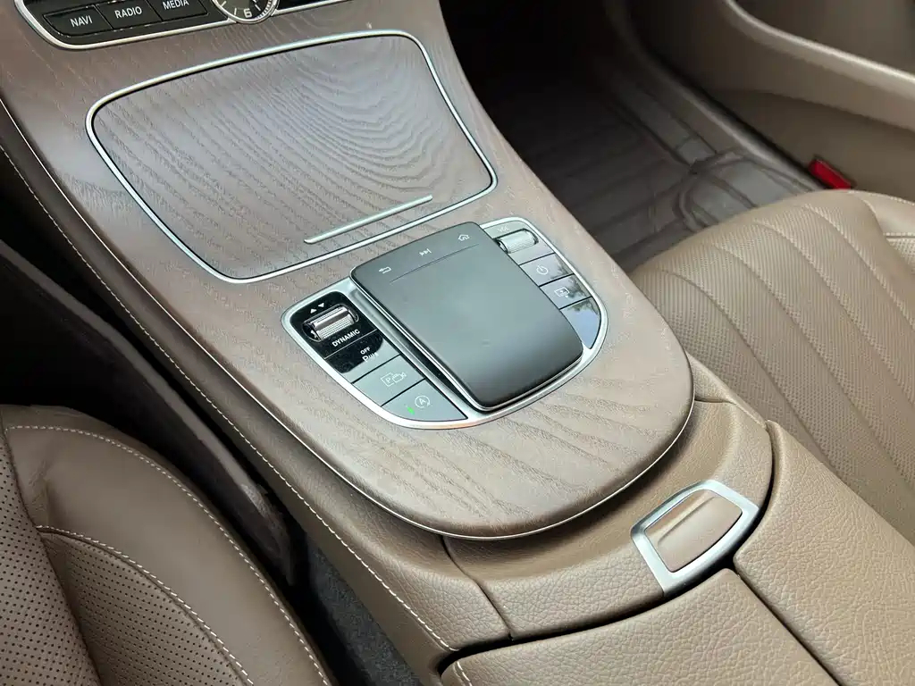 Mercedes-Benz E-Class — миниатюра 6