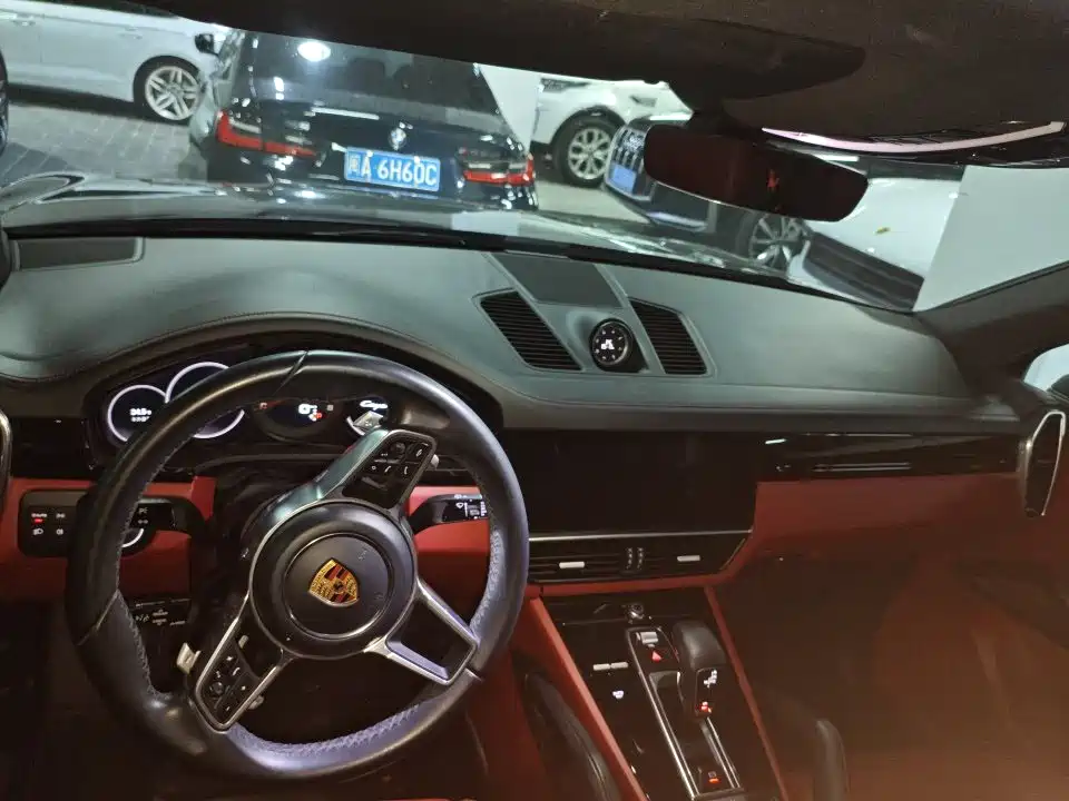 Porsche Cayenne — миниатюра 3