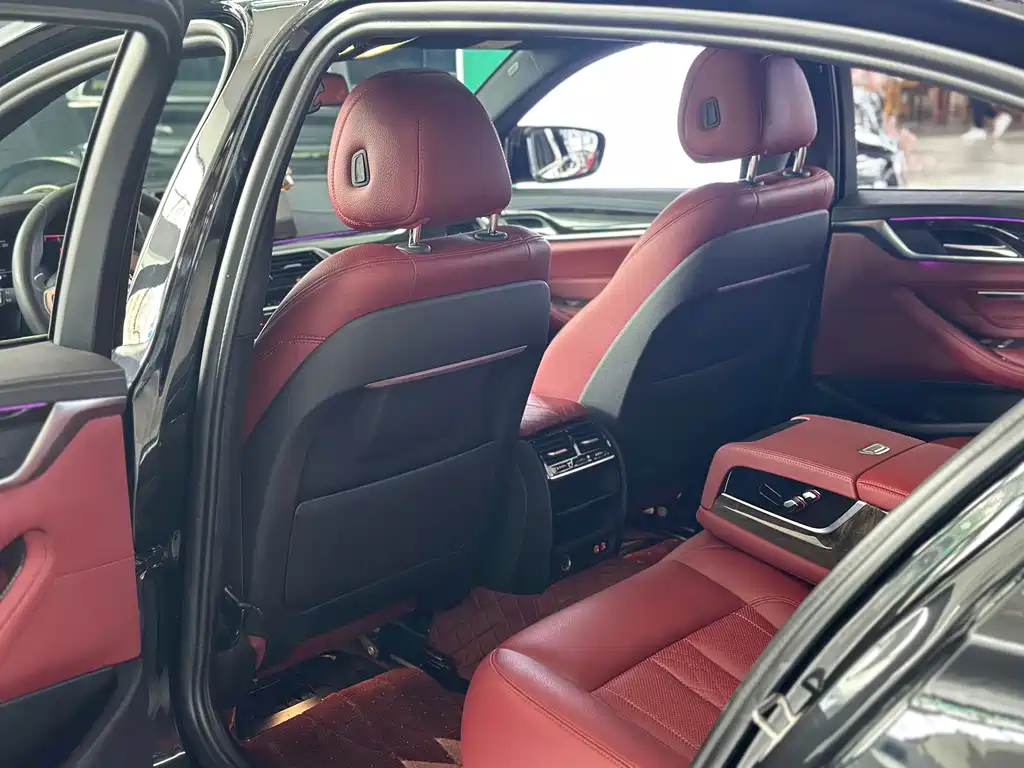 BMW 5 Series — миниатюра 9