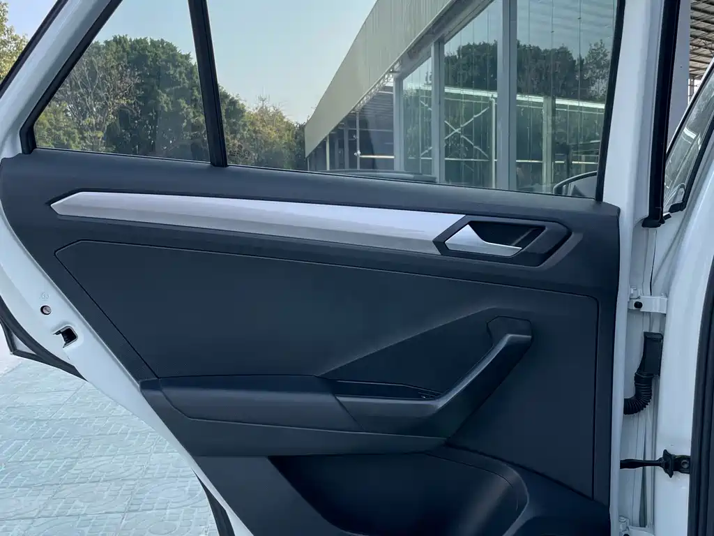 VOLKSWAGEN T ROC EXPLORING SONGS