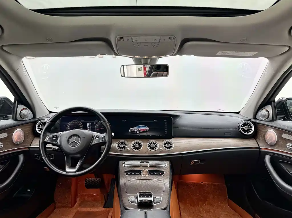 Mercedes-Benz E-Class — миниатюра 8