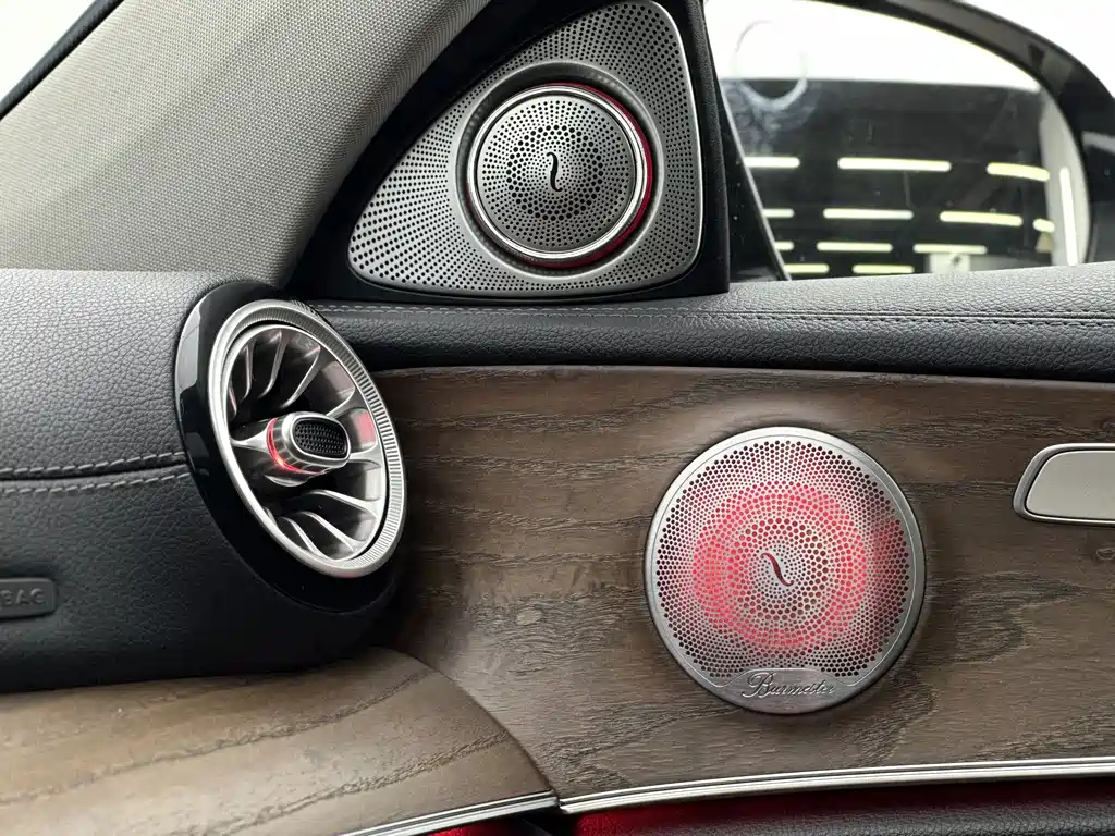 Mercedes-Benz E-Class — миниатюра 16