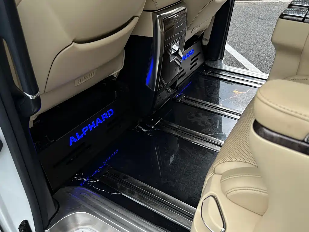 Toyota Alphard — фотографии объявления, Фото 17