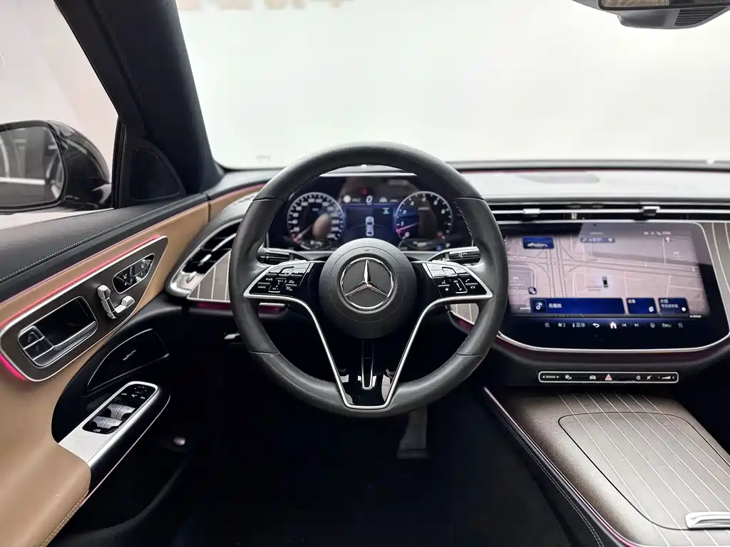 Mercedes-Benz E-Class — миниатюра 6