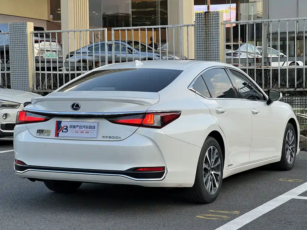 Lexus ES — миниатюра 6